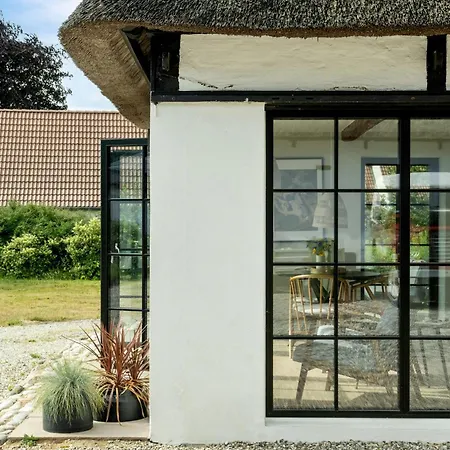 Enjoy Nature In A Thatched Annex From 1860 펜션