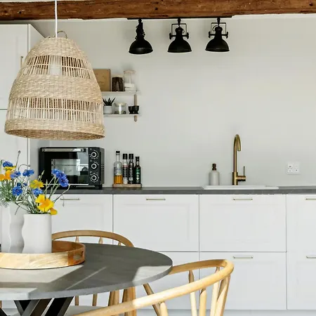 펜션 Enjoy Nature In A Thatched Annex From 1860