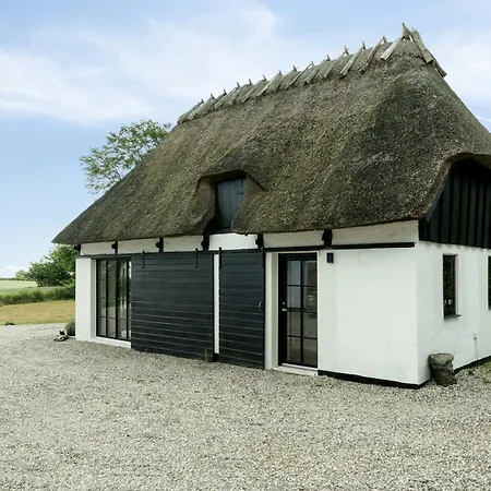 Enjoy Nature In A Thatched Annex From 1860 * Frorup