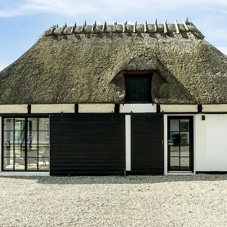 Enjoy Nature In A Thatched Annex From 1860 *