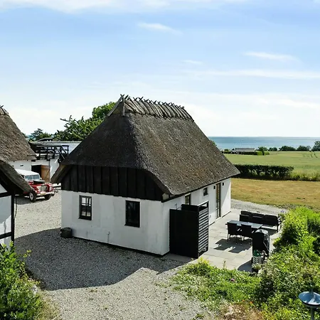 Сasa de vacaciones Enjoy Nature In A Thatched Annex From 1860 Frorup