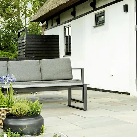 Enjoy Nature In A Thatched Annex From 1860 *