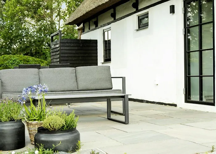 Enjoy Nature In A Thatched Annex From 1860 *